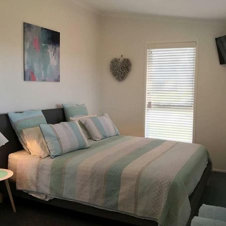 The Lake Guesthouse Budgewoi Экстерьер фото