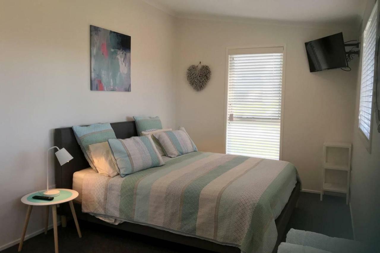 The Lake Guesthouse Budgewoi Экстерьер фото
